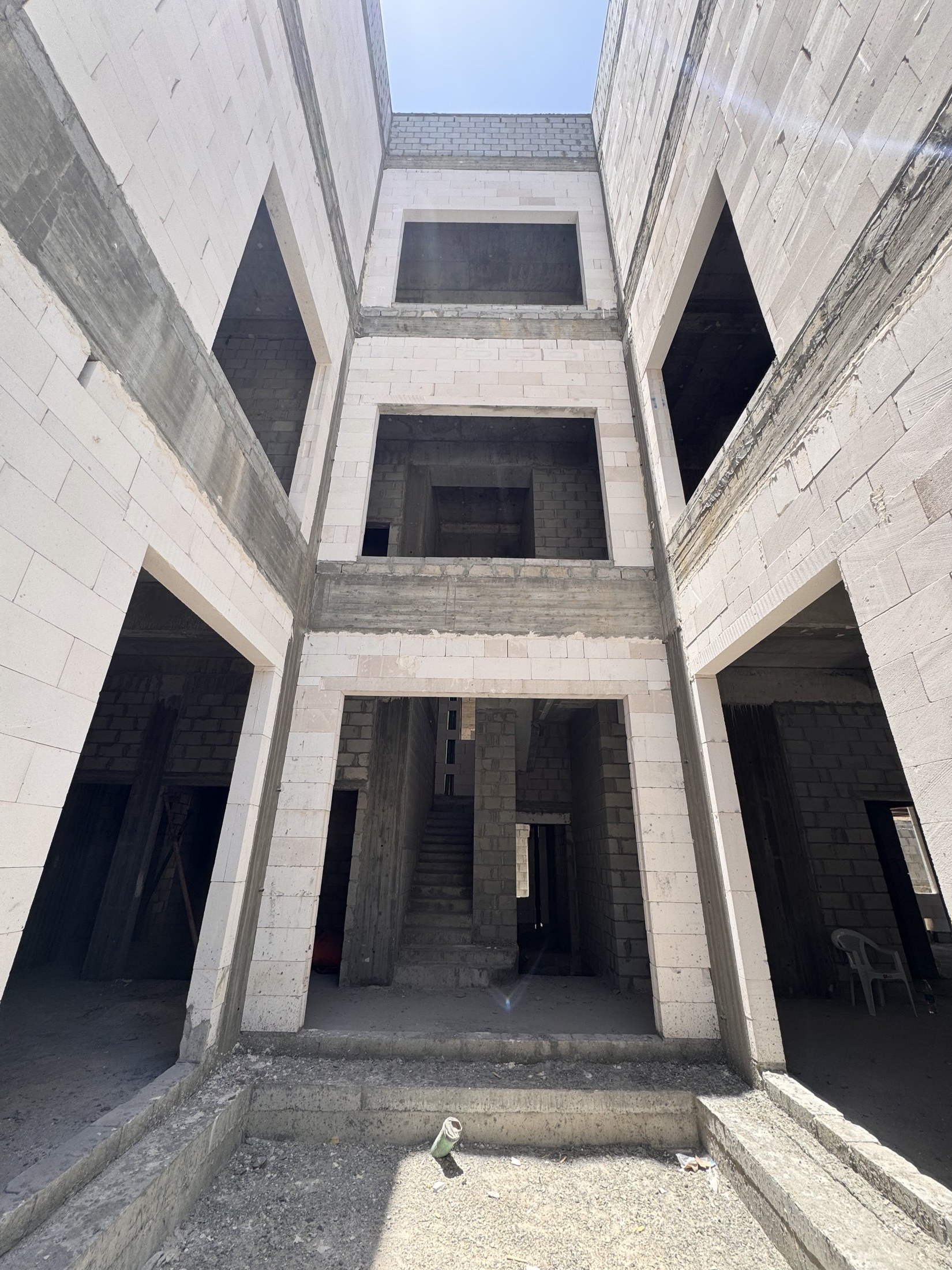 Villa courtyard structure by H-Beam